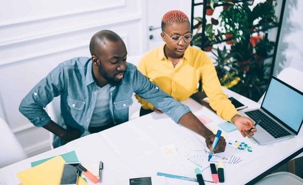 Comment développer une stratégie de contenu pour un blog d'entreprise dans le secteur technologique ?