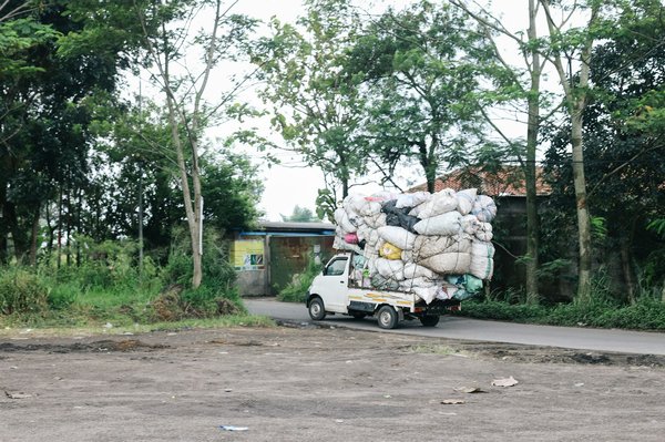 Comment les entreprises de gestion des déchets peuvent-elles utiliser des technologies de tri automatisé pour augmenter le taux de recyclage ?