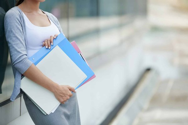 Quelle stratégie pour la gestion des archives électroniques dans une entreprise de services juridiques ?